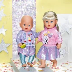 BABY Born Fashion Combi Am Kleiderbügel - Kapuzenshirt Und Rock Oder Longsleeve Und Hose 9 BABY Born Fashion Combi Am Kleiderbügel - Kapuzenshirt Und Rock Oder Longsleeve Und Hose -Schleich Verkaufsgeschäft 828182 2 fmmylgnqaukk5u6m